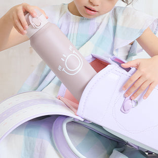 軽量なので学校生活のおともに。本体は塩分に強いステンレス鋼を使用しているためスポーツドリンクにも対応。