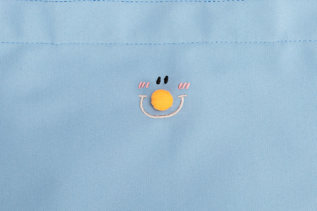 立体的にちょこんと付いたお鼻がアクセントのふわりぃの顔の刺繍がかわいい♪
