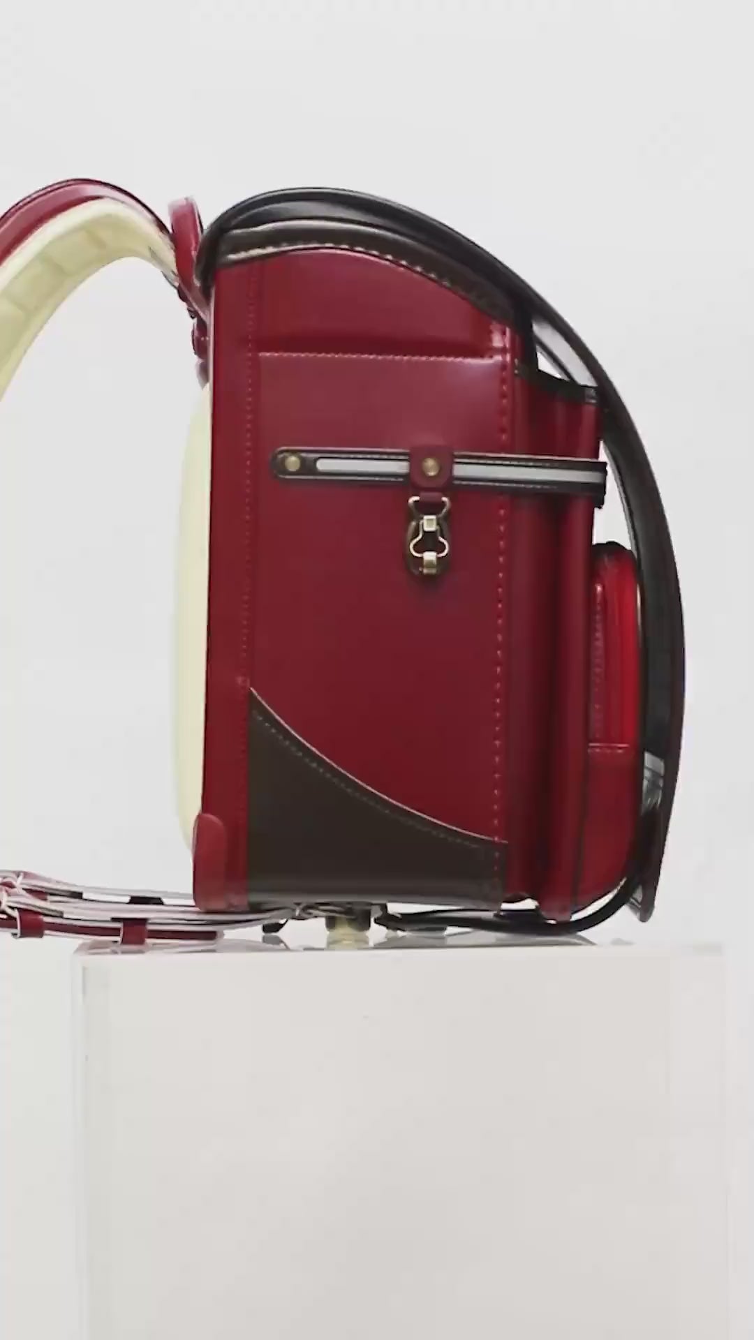 トレーズ】2026 女の子 カーマイン×ブラウン | アンティークな