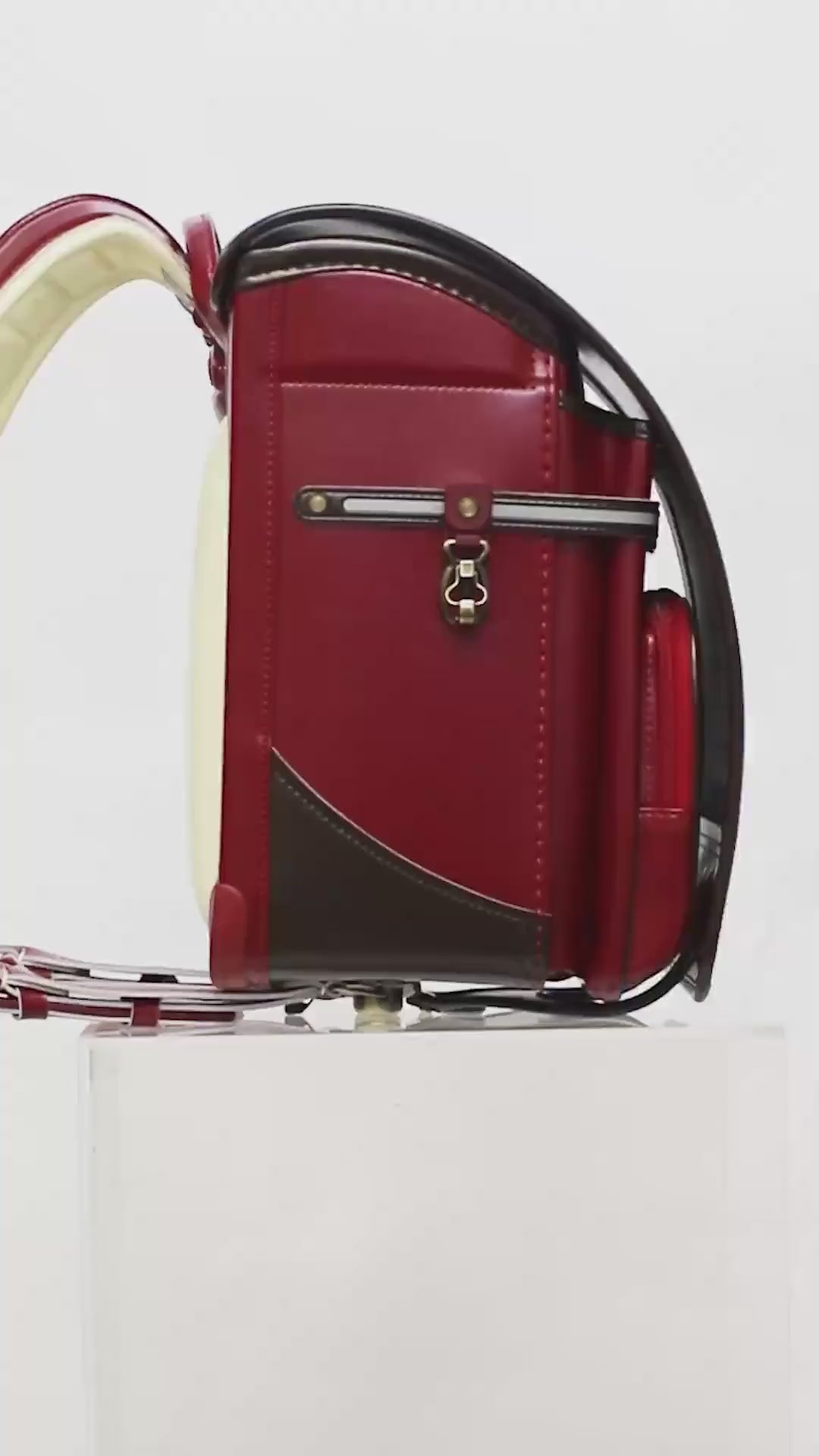 トレーズ】2026 男の子 カーマイン×ブラウン | アンティークな雰囲気